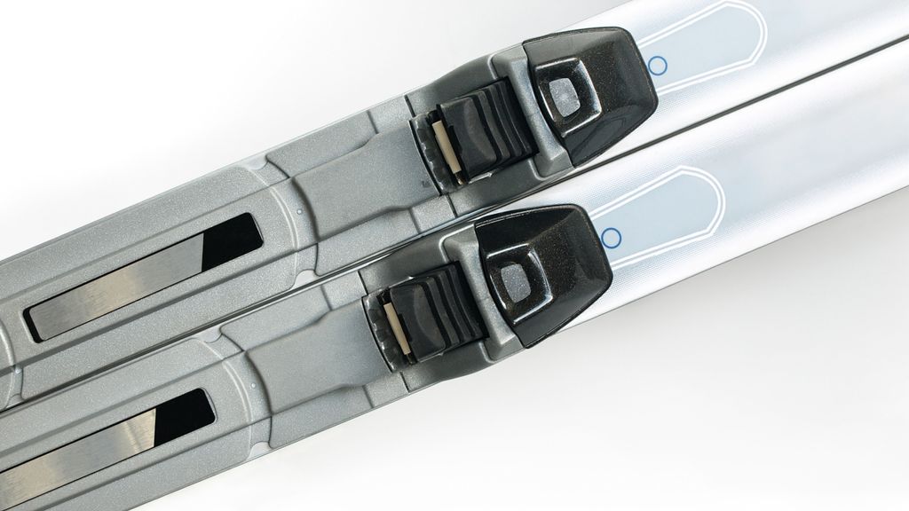 Types of cross country ski bindings choose the right pair Advnture