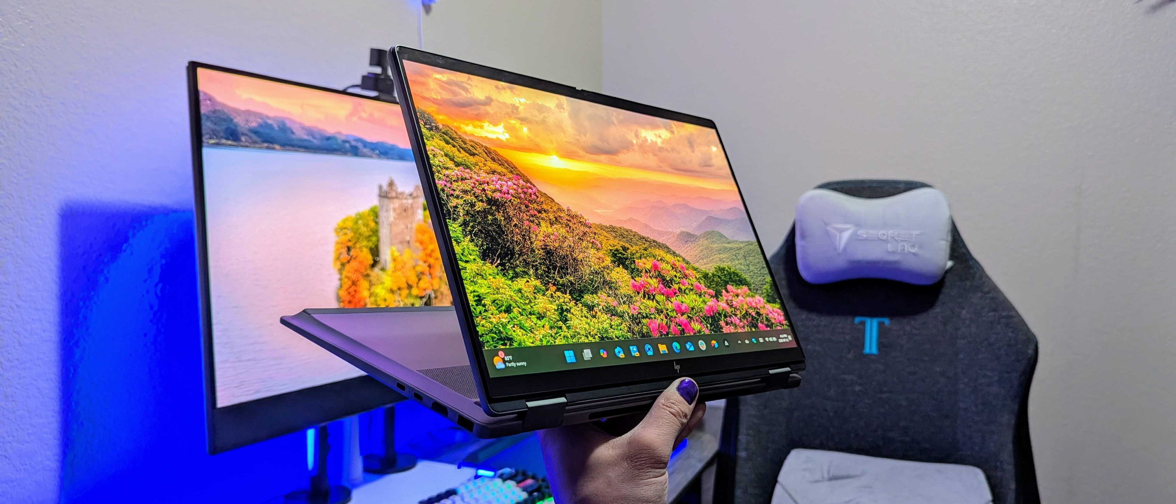 Image of the HP OmniBook X Flip 14 (2025) laptop.