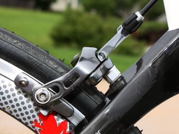 The weight-saving cutout in the arm is nice and all but we're really more excited about the long-overdue addition of a proper centering screw up top