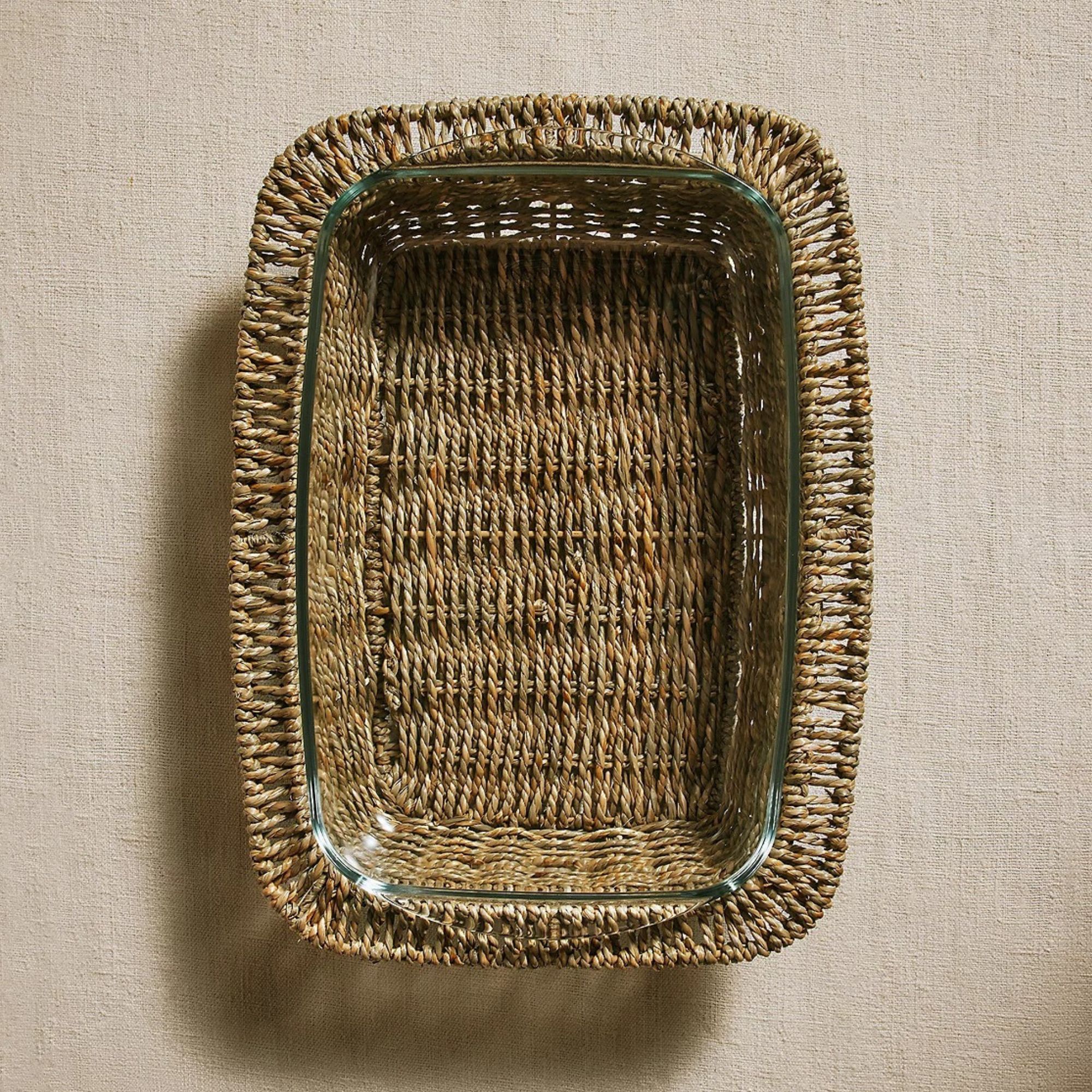 Oven dish with seagrass tray