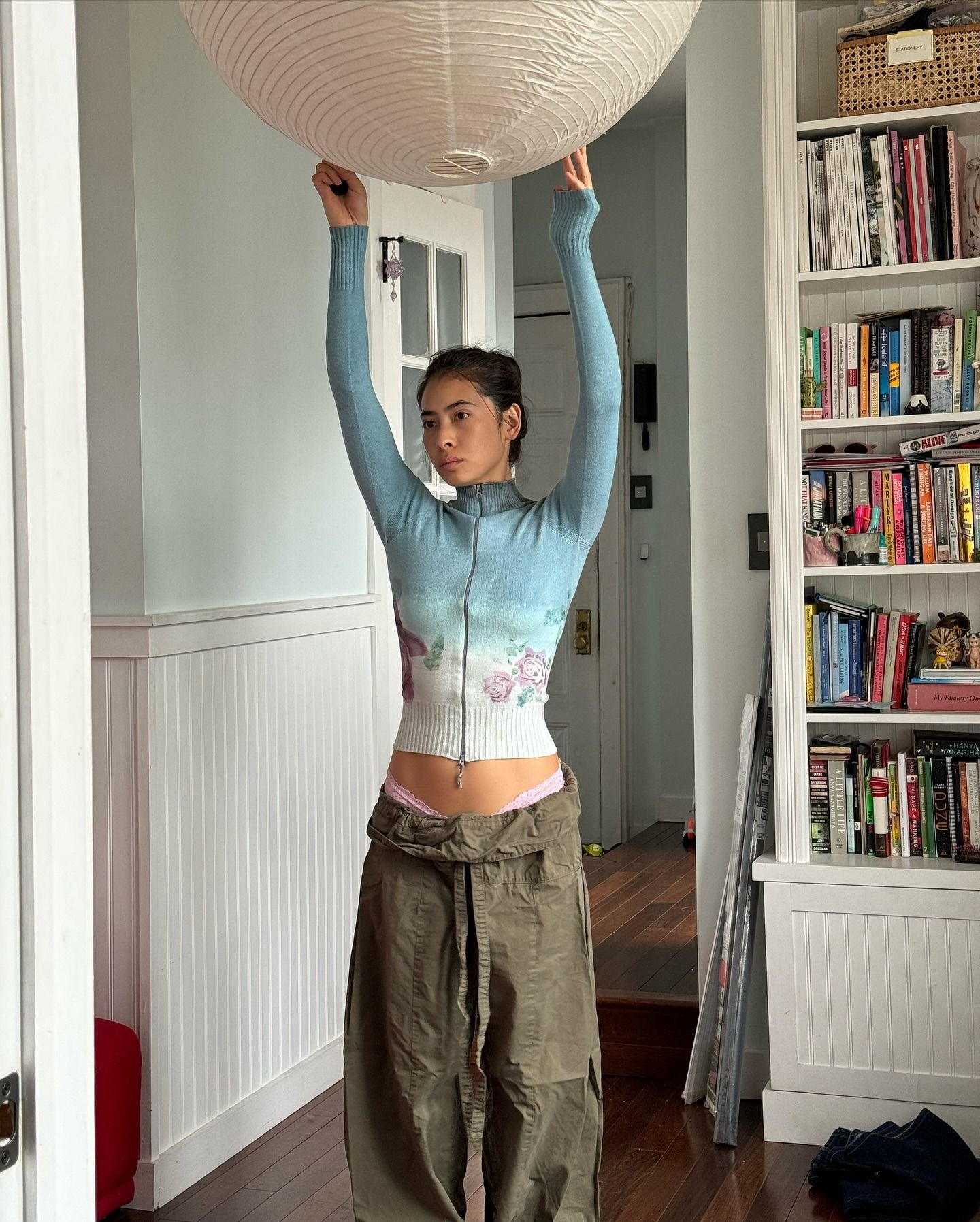 NYC influencer wearing cargo pants