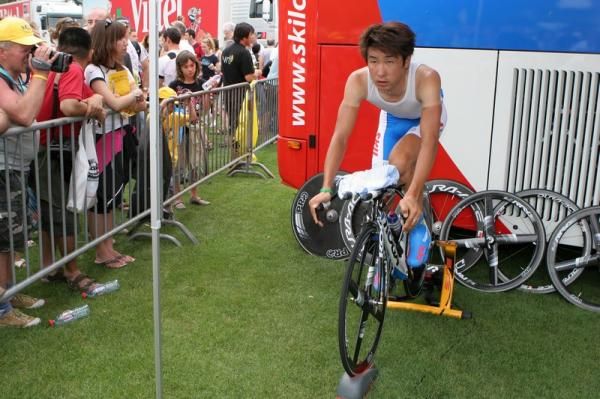 Skil-Shimano rider Fumiyuki Beppu warms up in Annecy.