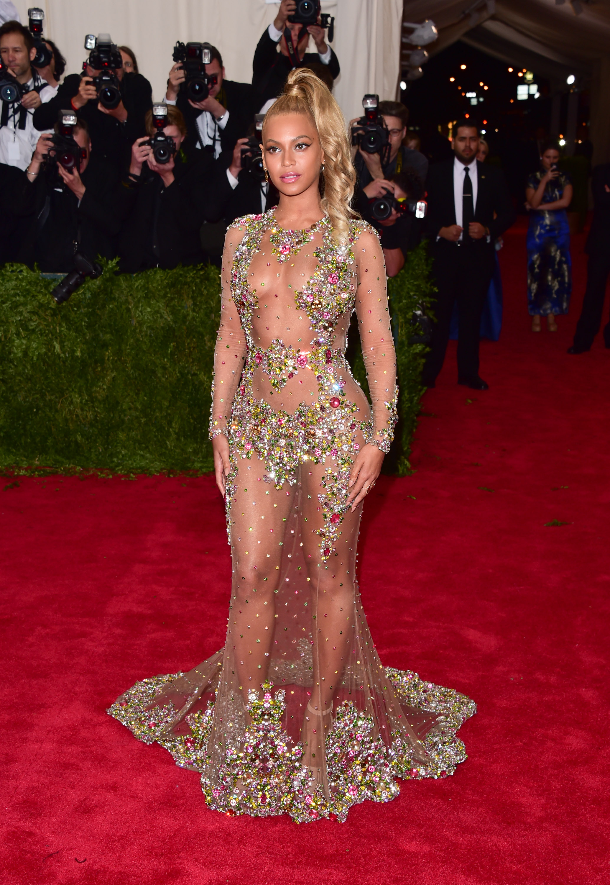 Beyonce wearing a naked dress at the 2015 met gala
