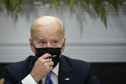 President Biden wears a mask