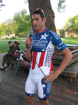 George Hincapie addresses the riders and spectators at the start