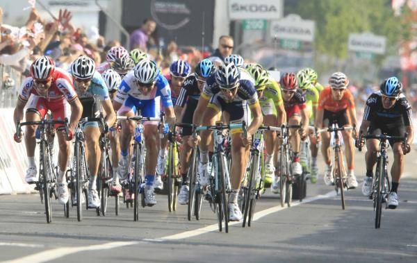 The main favourites arrived together 27 seconds down on Domenico Pozzovivo.