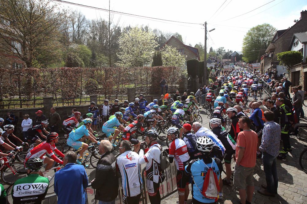 The pack climbs during Wednesday's Fleche Wallonne.