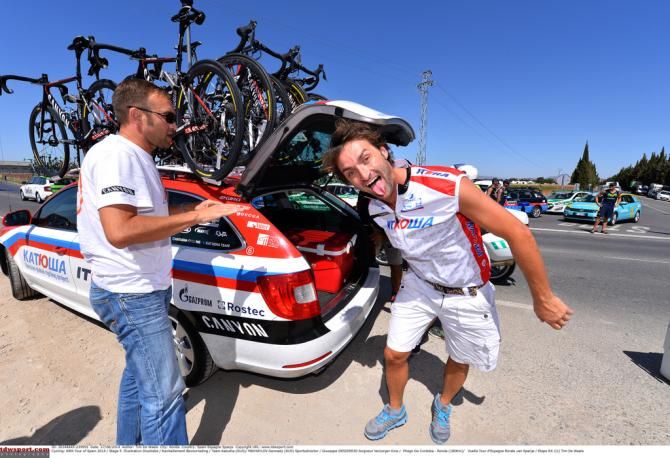 Gennady Mikhaylov tries to get soigneur Giuseppe Desiderio to relax