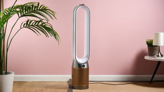 The Dyson Purifier Cool Formaldehyde TP09 sits in the center of a pink living room.