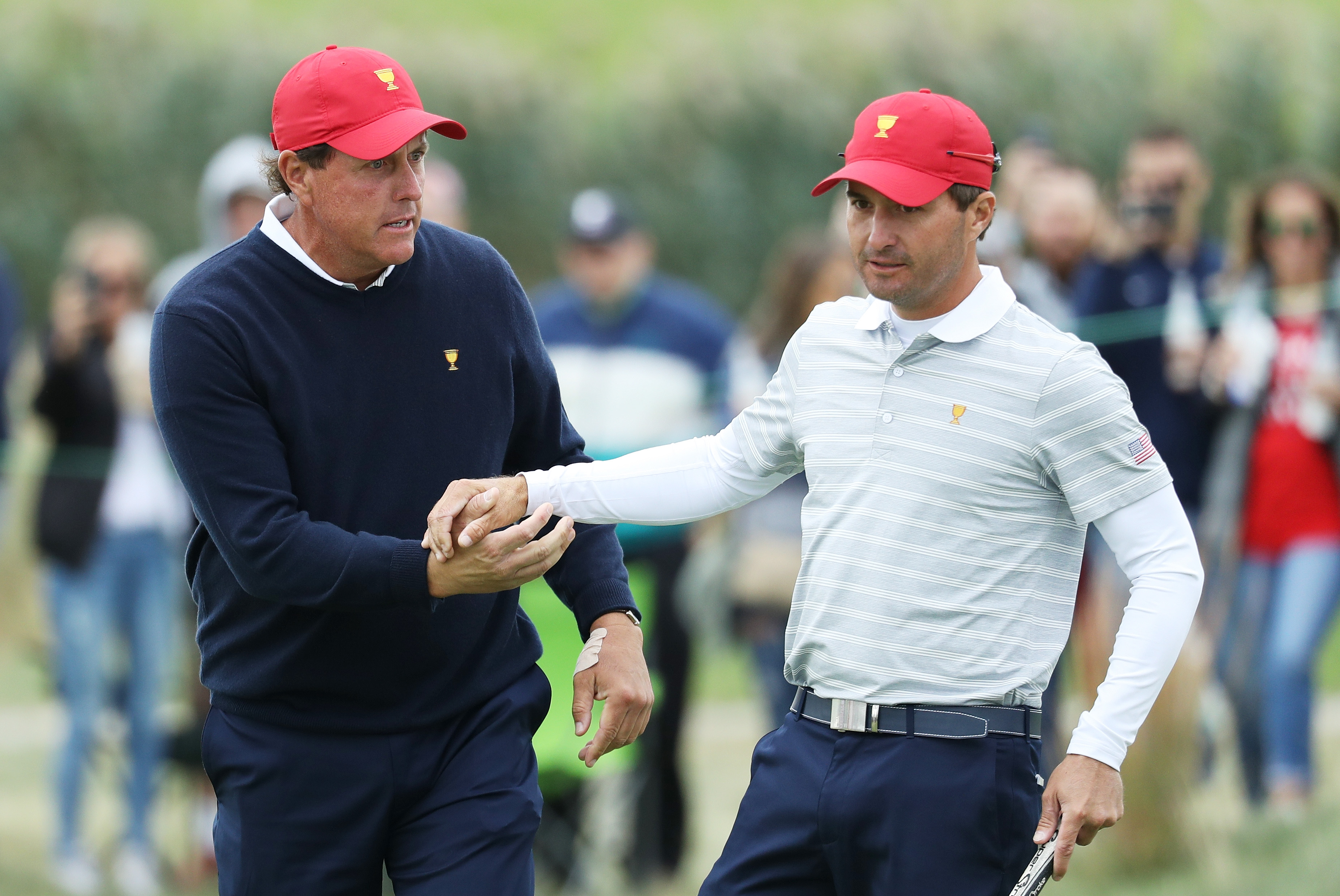 Phil Mickelson and Kevin Kisner shake hands
