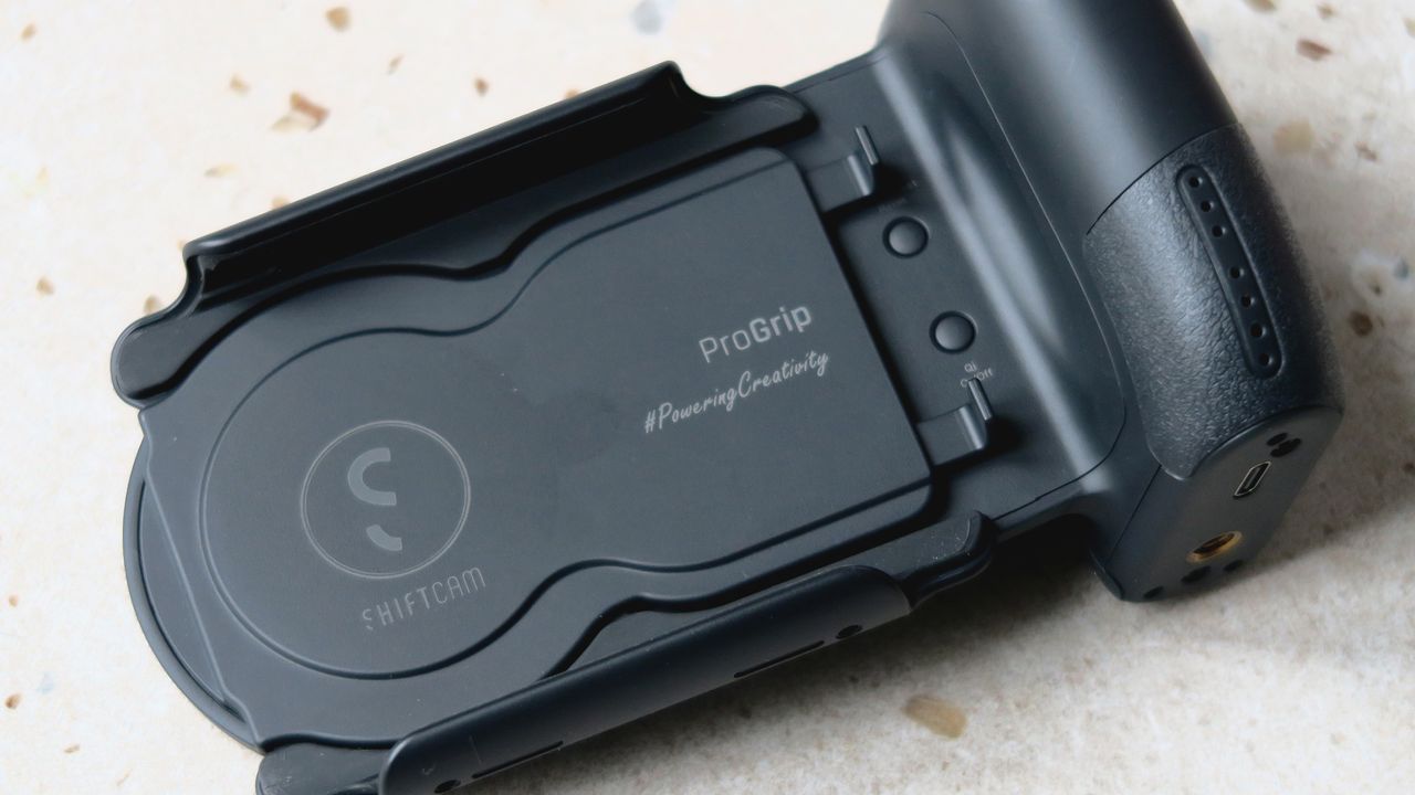 ShiftCam ProGrip review wireless charging