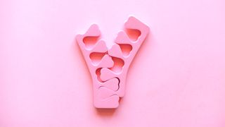 Toe dividers in shape of heart