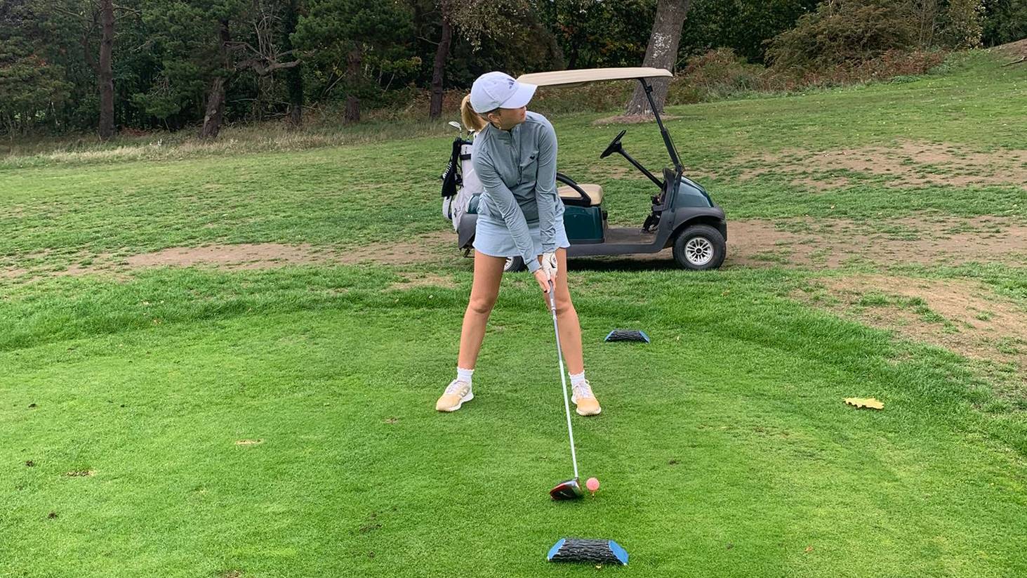 Lili Dewrance on the tee