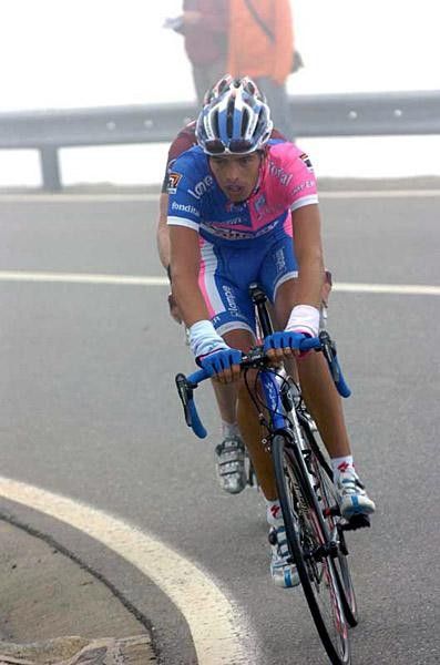 Alessandro Ballan (Lampre) suffers up the climb in the gruppetto