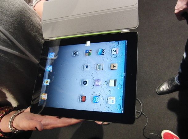 Apple iPad 2: Smart Cover open