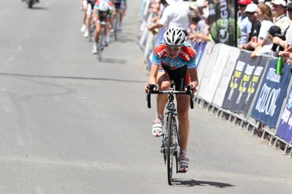 Grace Sulzberger (Jayco-AIS) left the bunch to chase the leaders, but her chase was fruitless