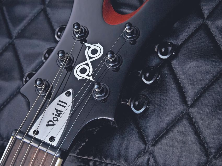 Unique styling right down to the outlined tuning key buttons.