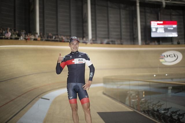Thumbs up from Matthias Br&auml;ndle after breaking the hour record