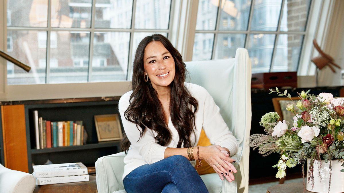Joanna Gaines Proves Climbing Roses Are the Secret to a More Romantic Backyard