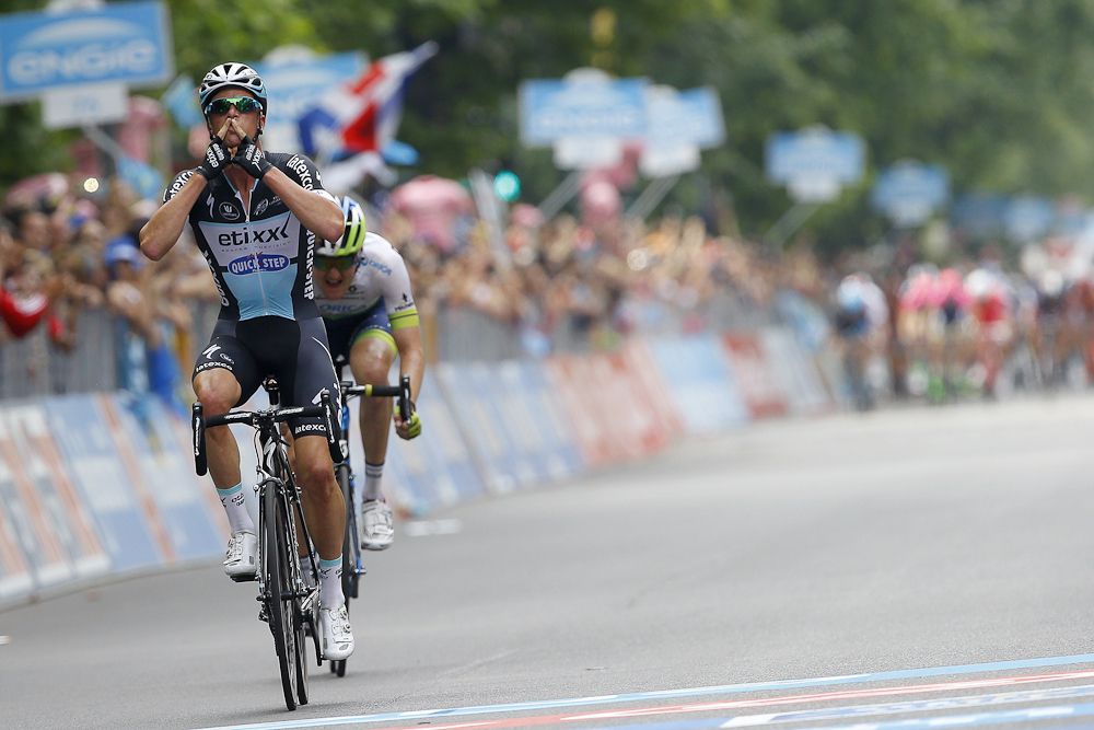 Iljo Keisse wins the final Giro d'Italia stage ahead of Luke Durbridge.