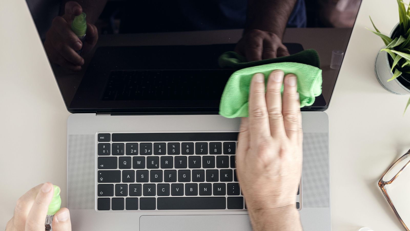 how-to-clean-laptop-screen-an-expert-guide-homes-gardens