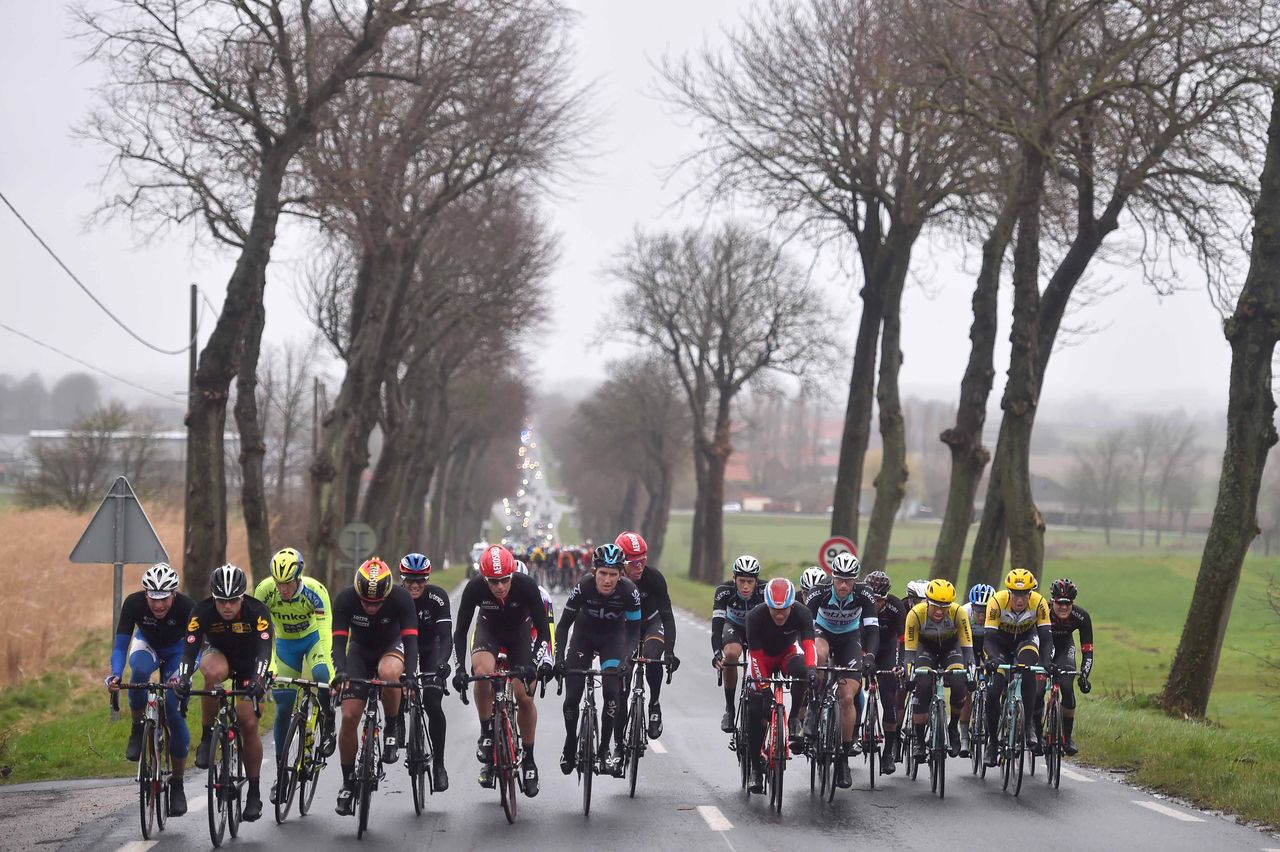 There was vicious cross winds creating chaos for the peloton today