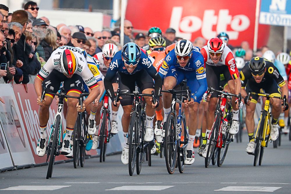 Sprinters bear down on the line at Bredene-Koksijde