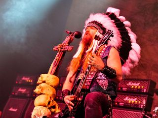 Zakk Wylde - pump attendant