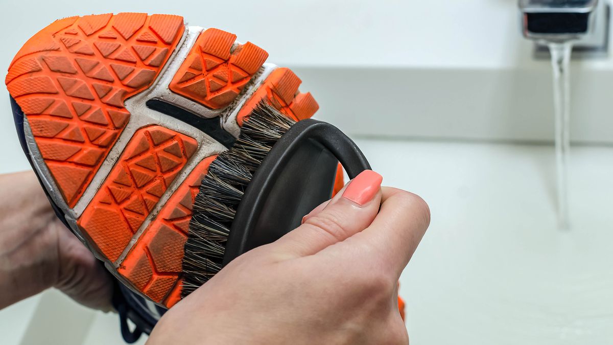 How to clean sneakers in 4 easy steps — with or without a washing ...