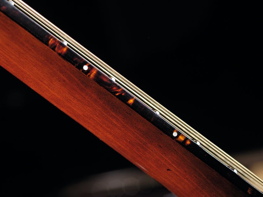 The CG4041-CERT's neck is tortie-bound katalox.