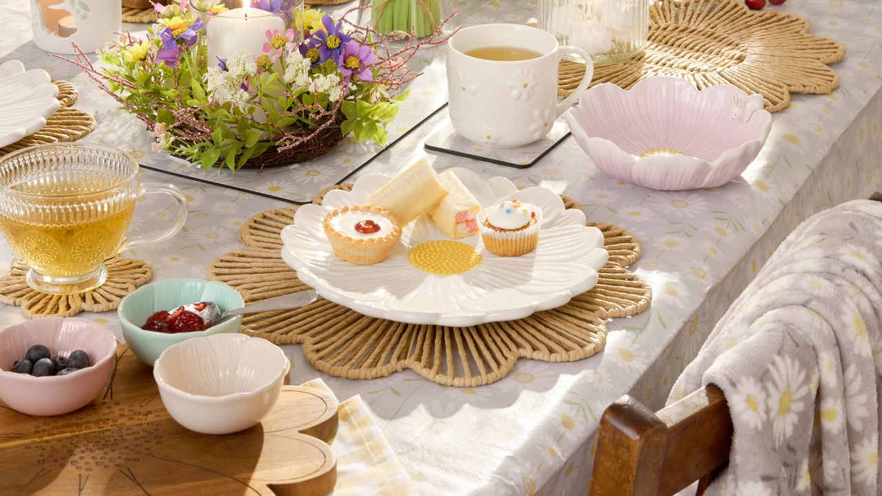 B&amp;M Daisy dining collection