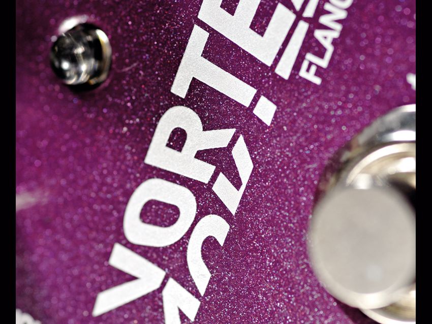 There are knobs to control speed, depth, feedback and delay time.