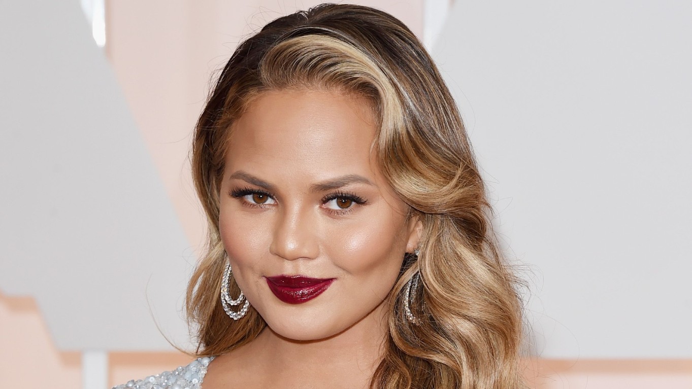 Chrissy Marie Porn - Chrissy Teigen Reveals Stretch Marks on Snapchat | Marie Claire