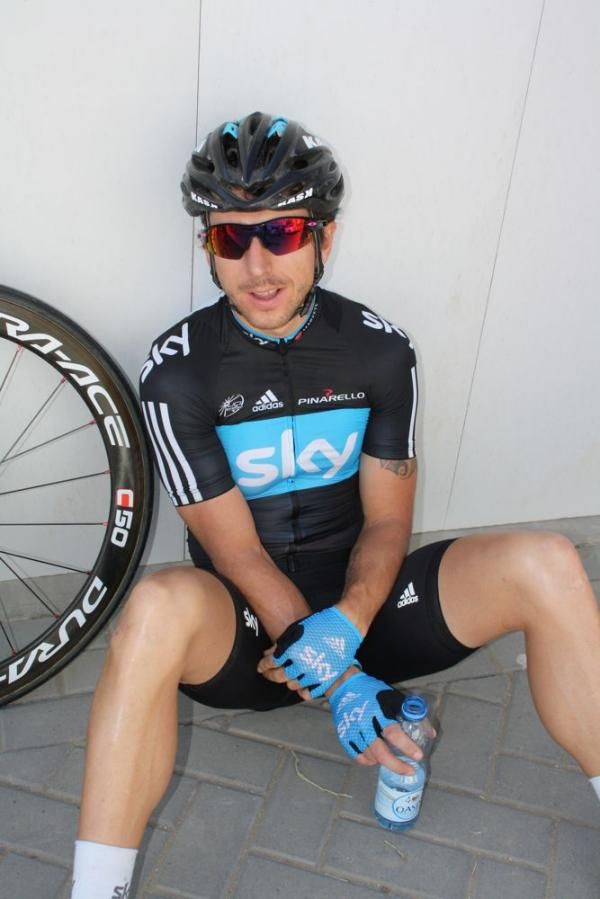 Russell Downing (Team Sky) stays hydrated.