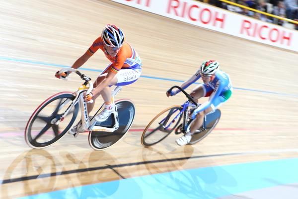 Marianne Vos (Netherlands) and Giorgia Bronzini (Italy) watched each other closely during the race