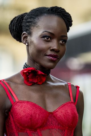 red lipstick - lupita nyong'o