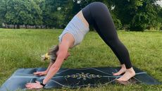 Live Science tester Jessica Downey tries out the Liforme Orignal Yoga Mat