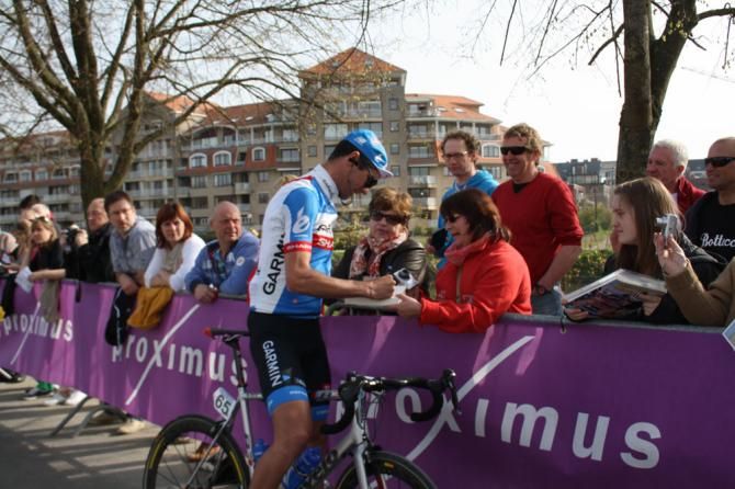 David Millar (Garmin-Sharp) signs some autographs