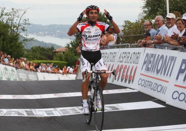 Giampaolo Caruso solos to victory on stage 1b of Brixia Tour.