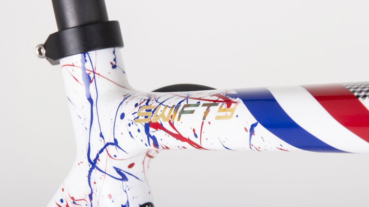 Swift's nickname 'Swifty' adorns the top tube