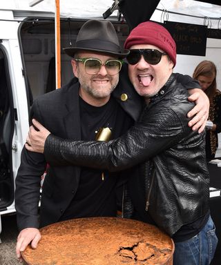 Photograph of Gavin Turk and Damien Hirst