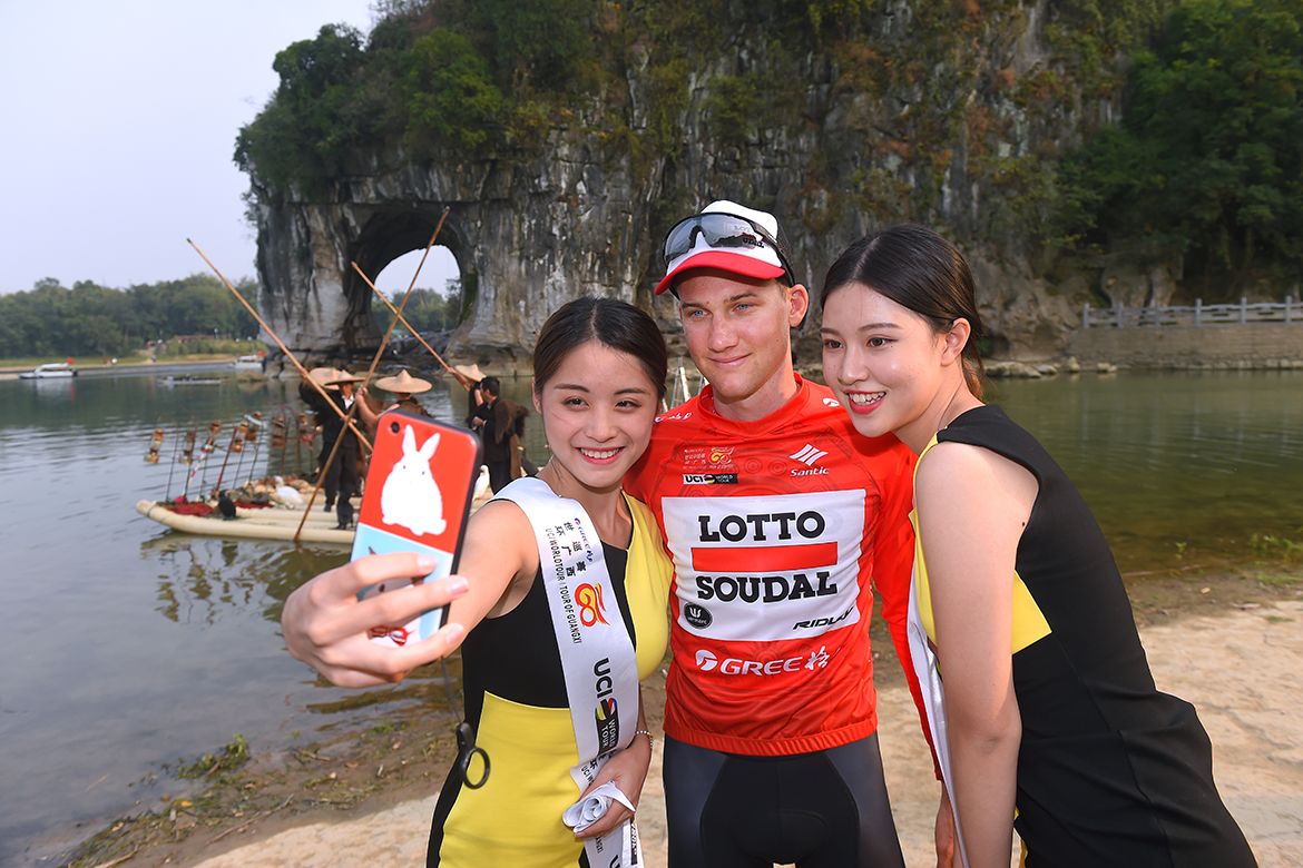 Tim Wellens takes a selfie