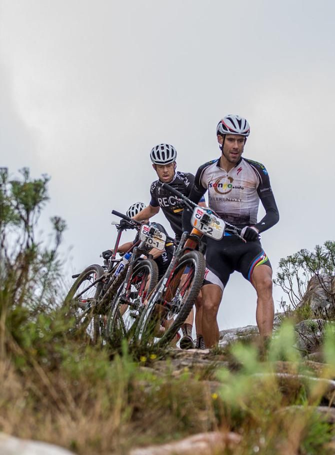 Team Meerendal and RECM negotiate the steep descents towars Somerset West