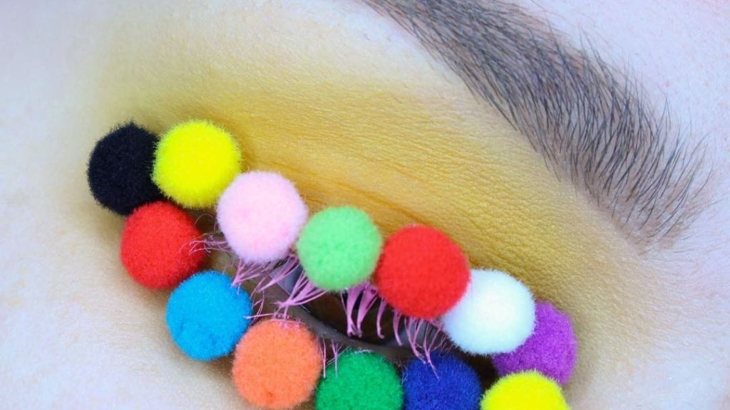 Wool, Fashion accessory, Textile, Jewellery, Bead, Body jewelry, 