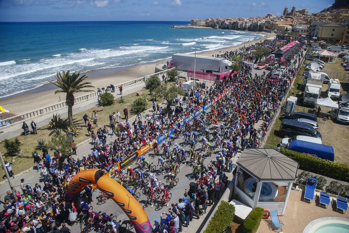 The start of stage 4 of the Giro d'Italia
