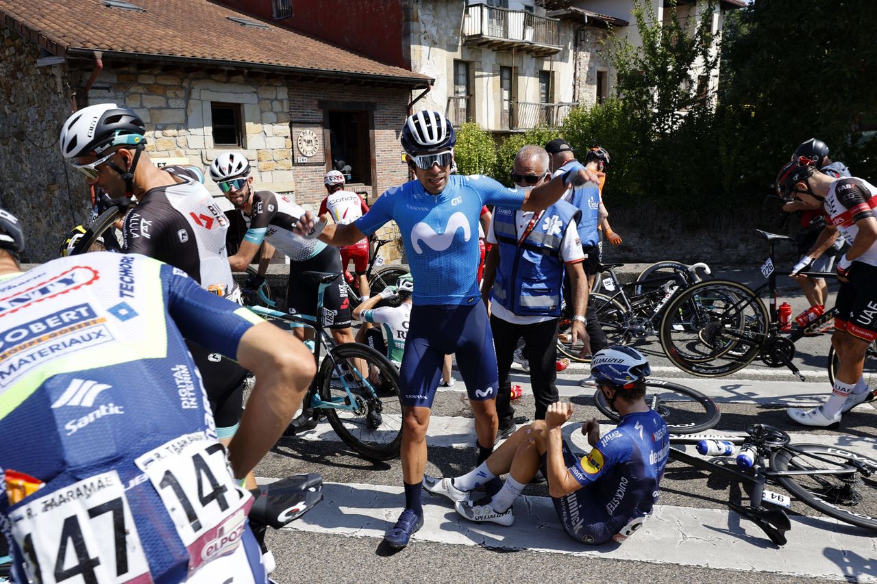 Vuelta Espana 2021 - 76th Edition - 16th stage Laredo - Santa Cruz de Bezana 180 km - 31/08/2021 - Crash - Injury - Nelson Oliveira (POR - Movistar Team) - James Knox (GBR - Deceuninck - Quick-Step) - photo Luis Angel Gomez/BettiniPhoto&Acirc;&copy;2021