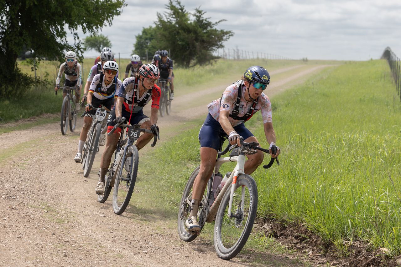 By mile 105, Only 10 women were left in the group chasing Lauren De Crescenzo.