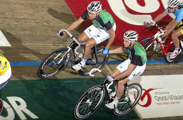 Australia's Luke Roberts (l) and Frenchman Morgan Kneisky.