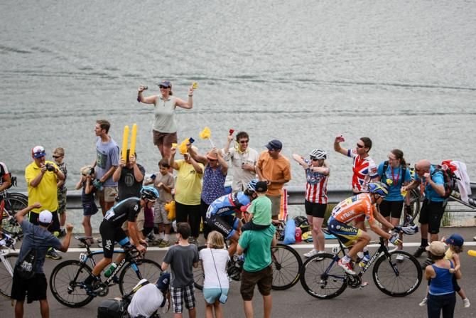 The front of the break makes its way through the crowds.