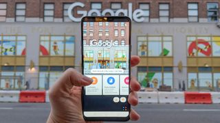 Google Lens dukker opp hvis du trykker to ganger på AI-knappen.